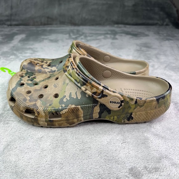 Crocs Classic‎ Camo Clogs Mens 7 / Womens 9 Veil Abstract Green Hunting NWOT - Picture 2 of 7